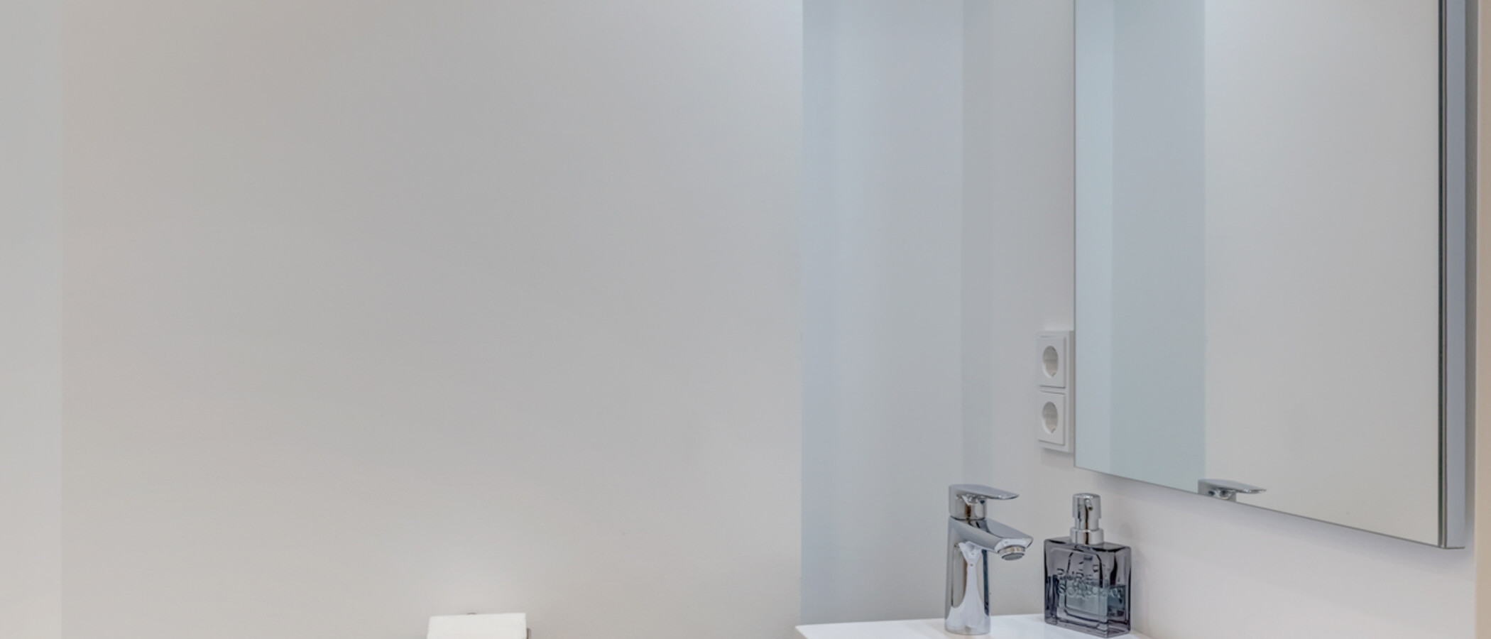 apartment München Schwabing-West 01 guest toilet 12641