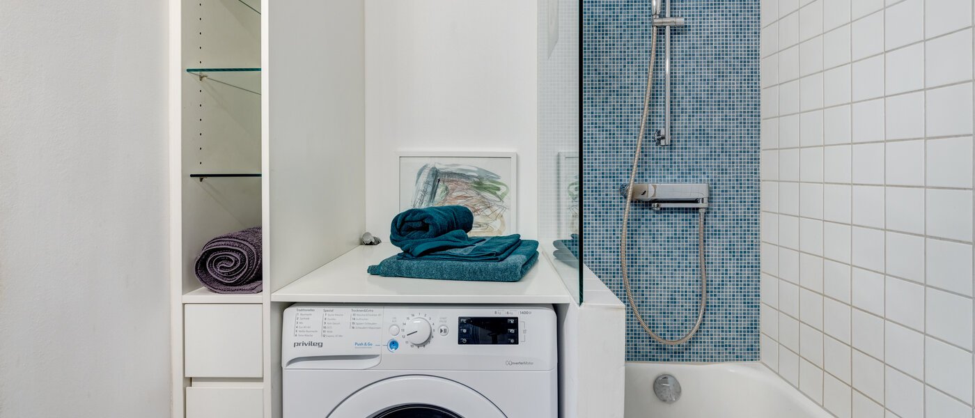 apartment München Glockenbachviertel 04 bathroom 12645