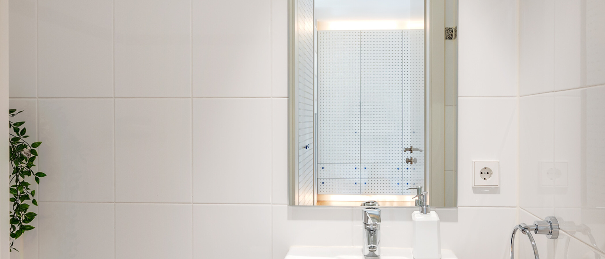 apartment München Altstadt 01 guest toilet 12650