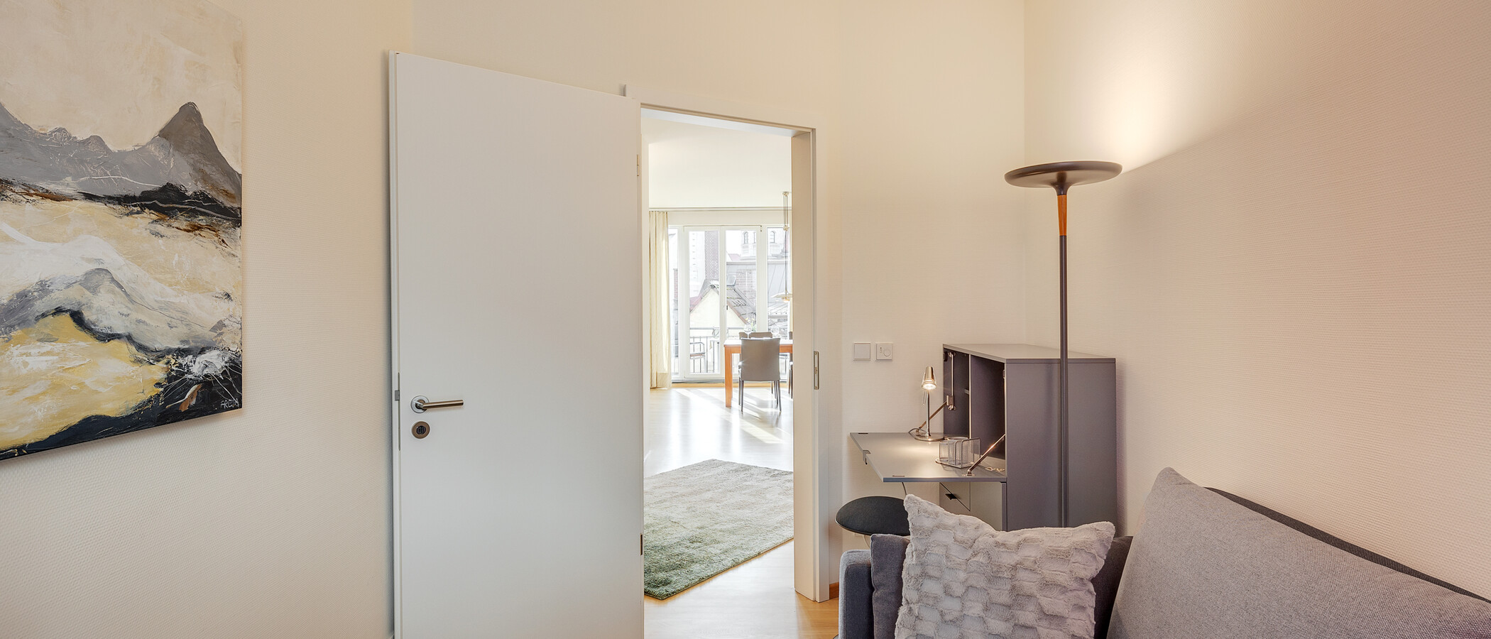 apartment München Altstadt 02 Workspace/Guestroom 12650