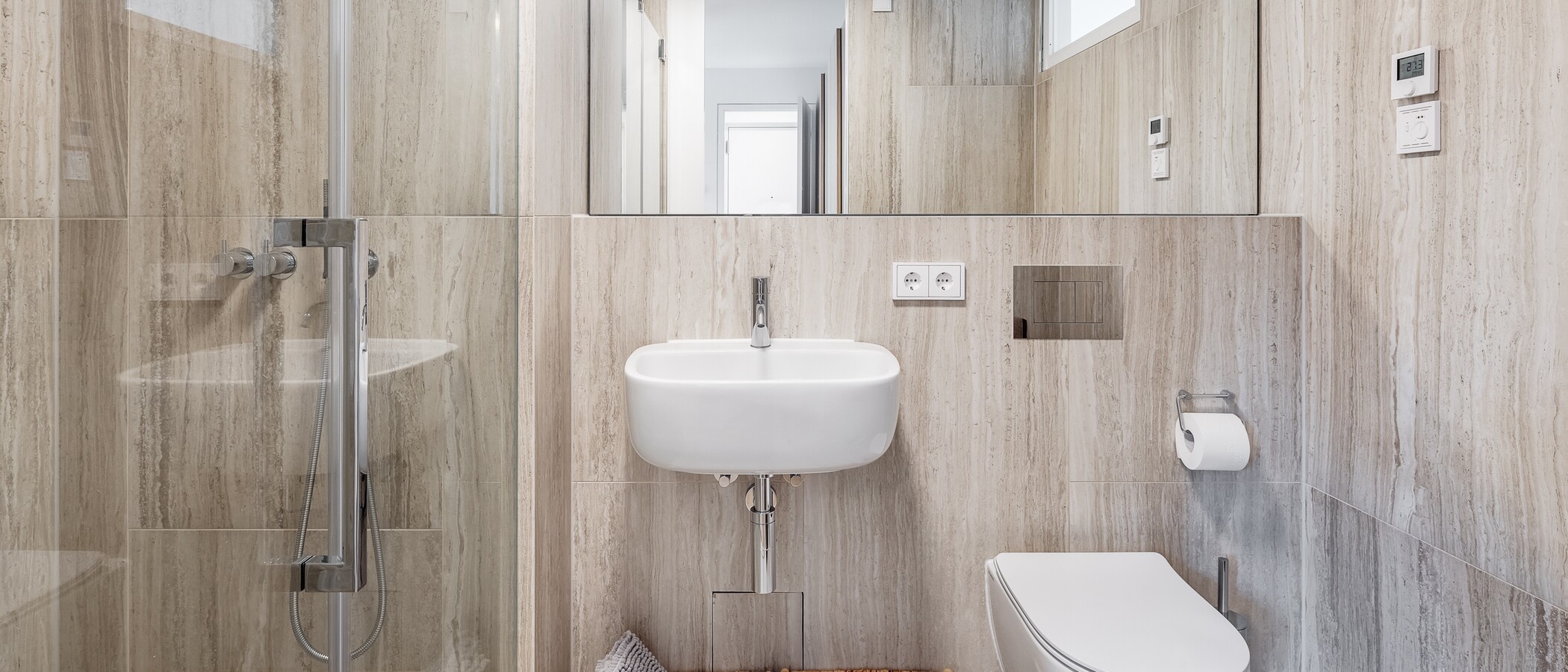 apartment München Gärtnerplatzviertel 01 bathroom 12664