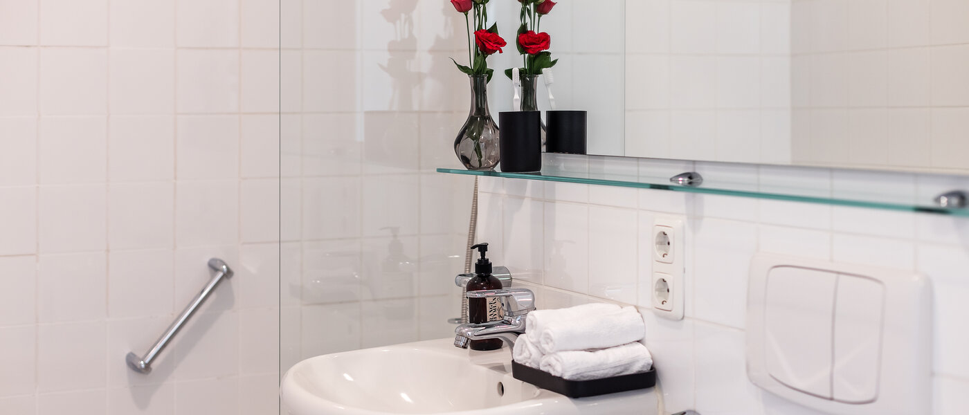 apartment München Glockenbachviertel 02 bathroom 12668