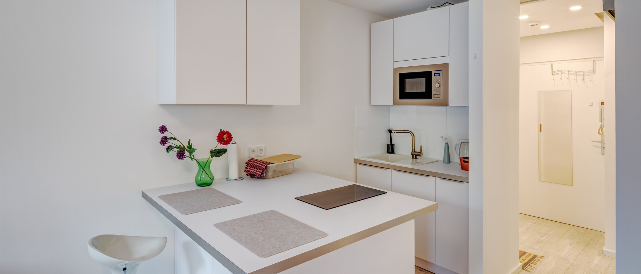 apartment München Arabellapark 01 kitchen 12671