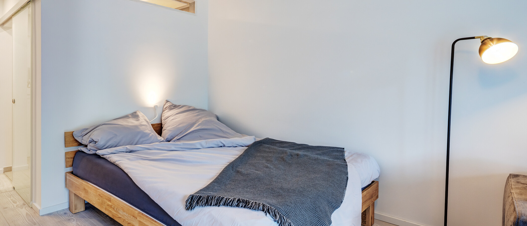 apartment München Arabellapark 01 sleeping area 12671