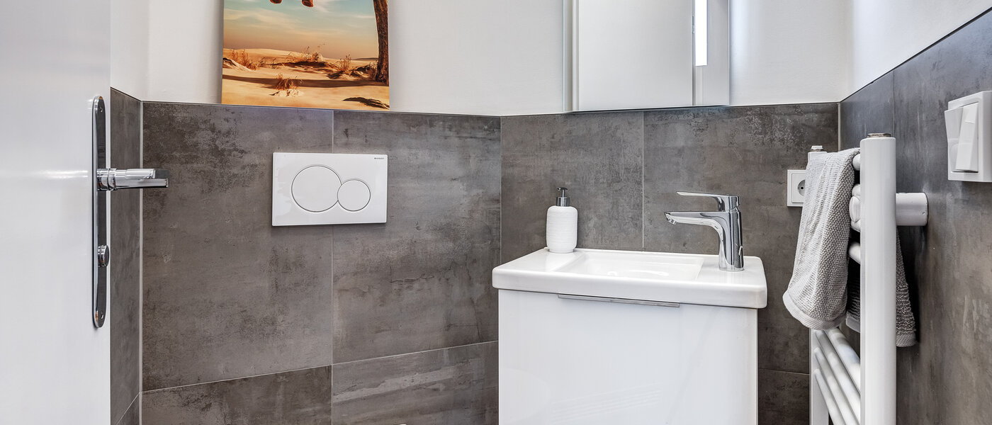 apartment Unterhaching 01 separate toilet 12705