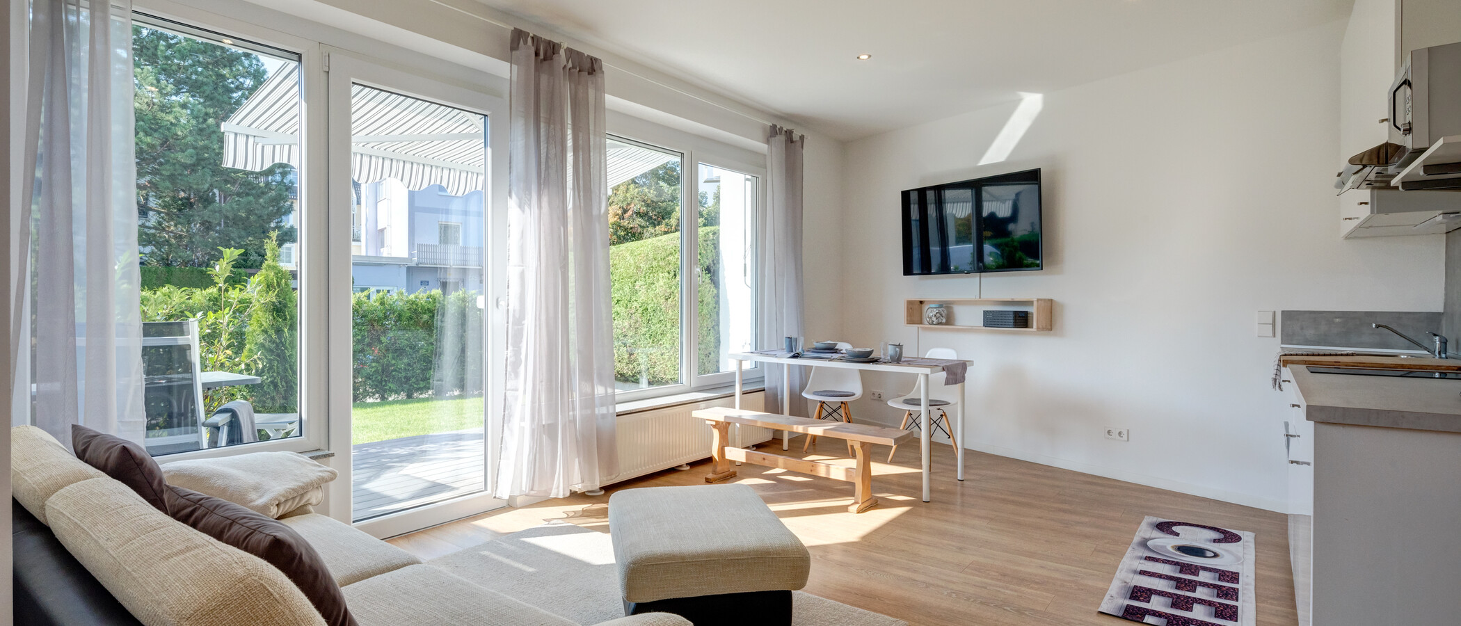 apartment with garden 	 München Forstenried 01 living area 12709