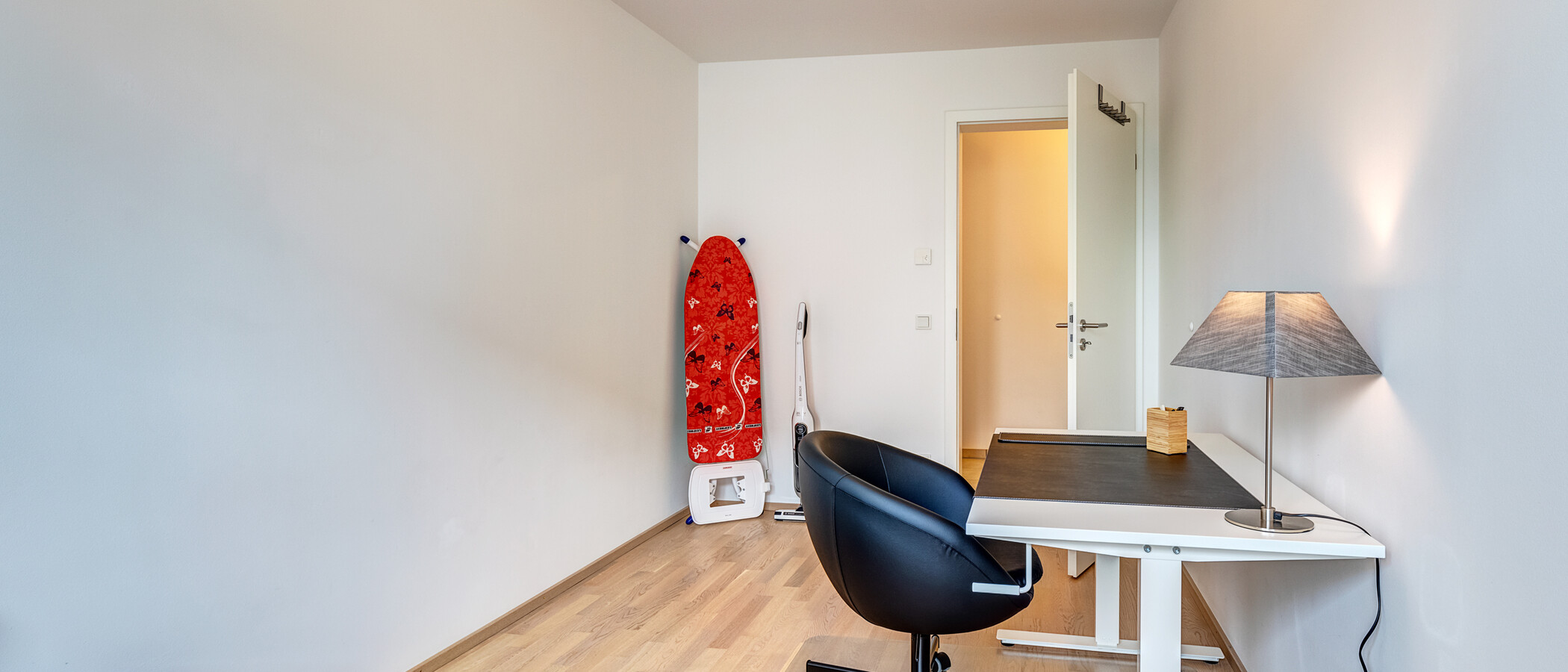 apartment Unterhaching 03 Workspace/Guestroom 12719