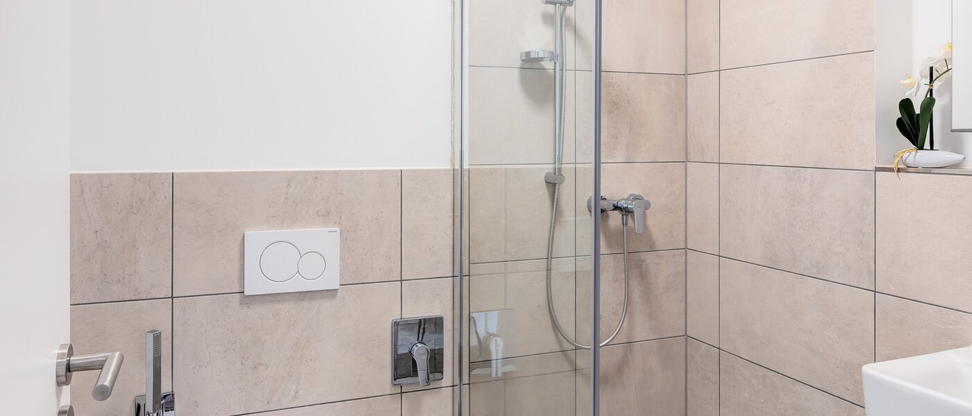 apartment München Arabellapark 01 2. bathroom 12725