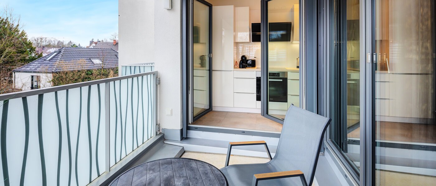 apartment München Arabellapark 03 loggia 12725