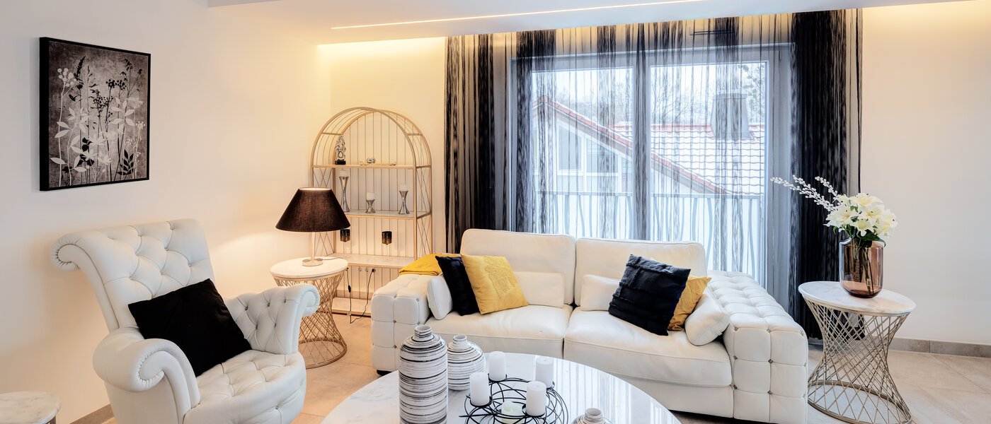 apartment München Arabellapark 02 living area 12725