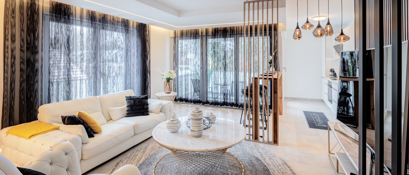 apartment München Arabellapark 03 living area 12725