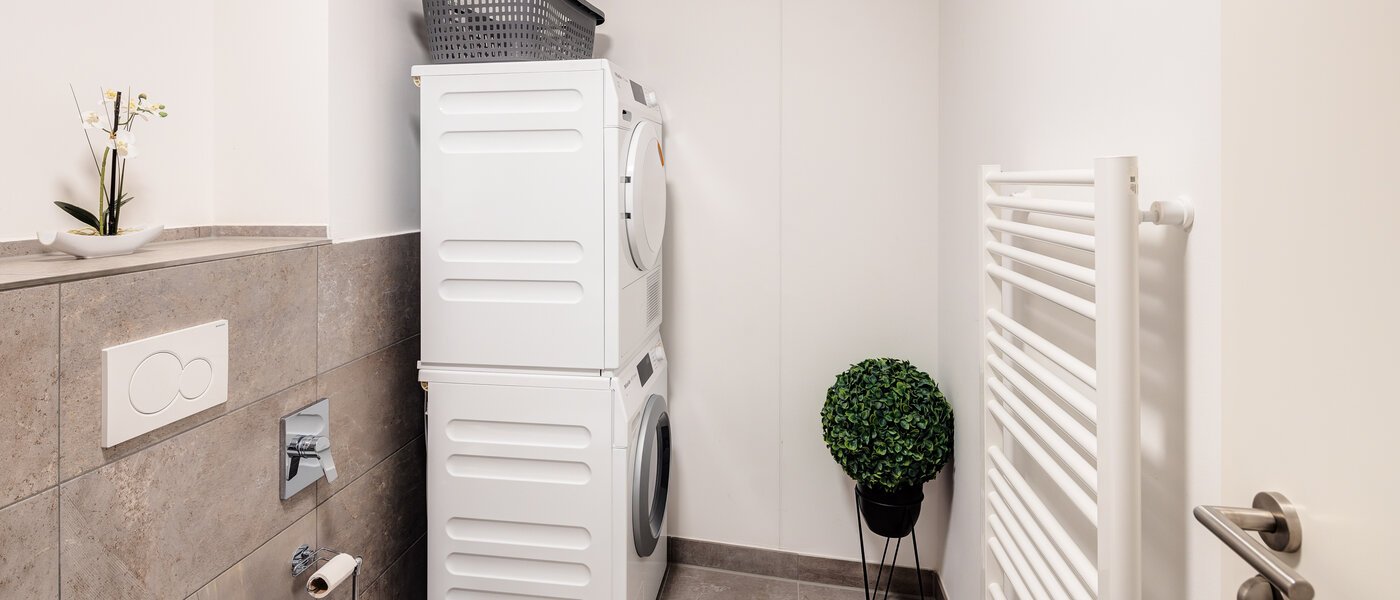 apartment München Arabellapark 03 1. bathroom 12725