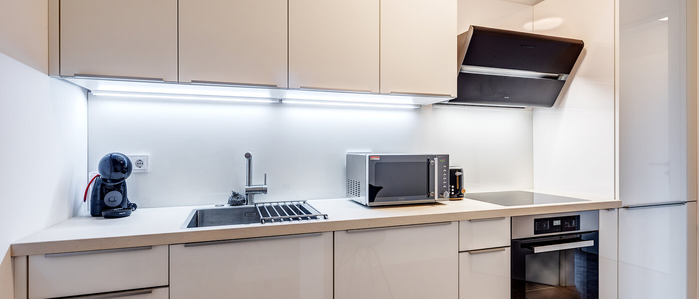 apartment München Arabellapark 02 kitchen 12726