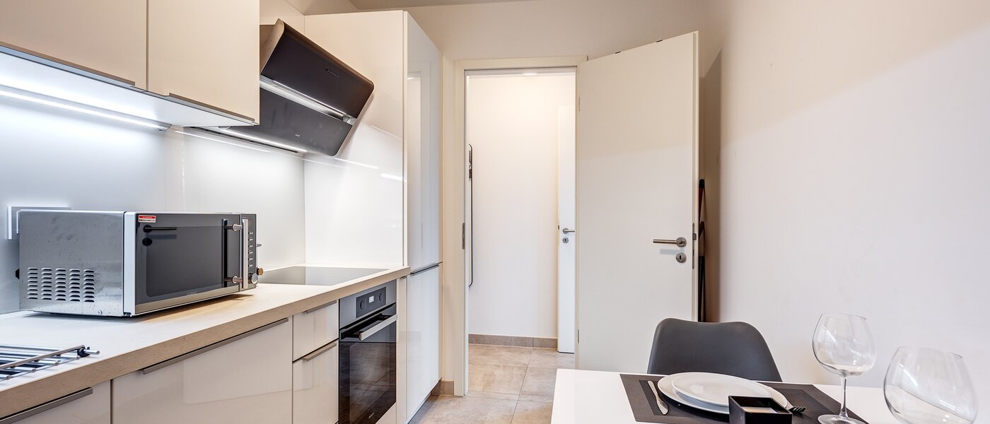 apartment München Arabellapark 03 kitchen 12726