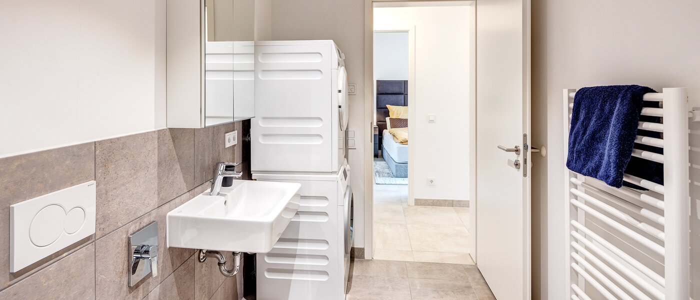 apartment München Arabellapark 03 bathroom 12726