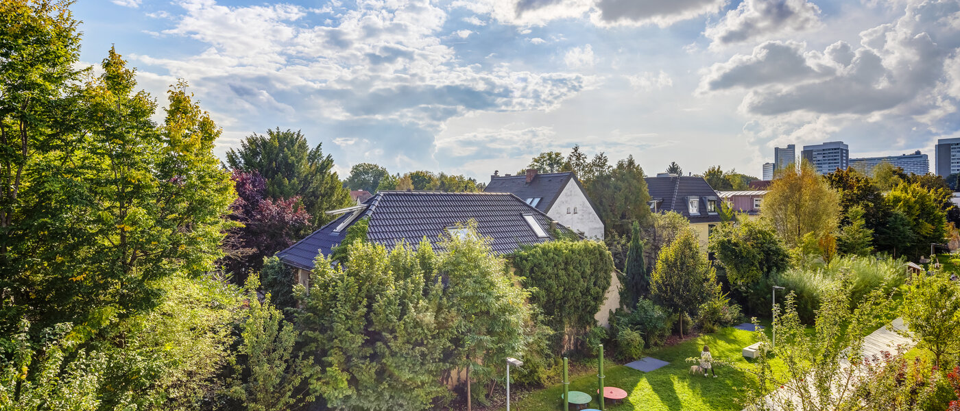 apartment München Arabellapark 01 view 12726