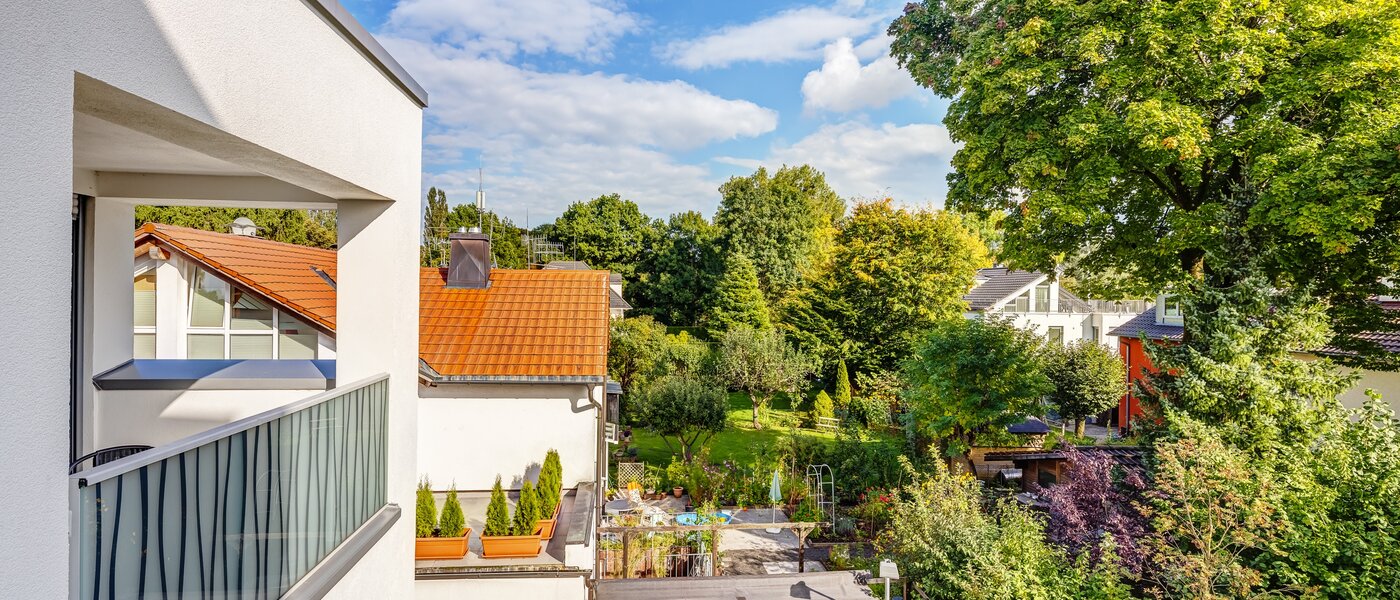 apartment München Arabellapark 03 view 12726