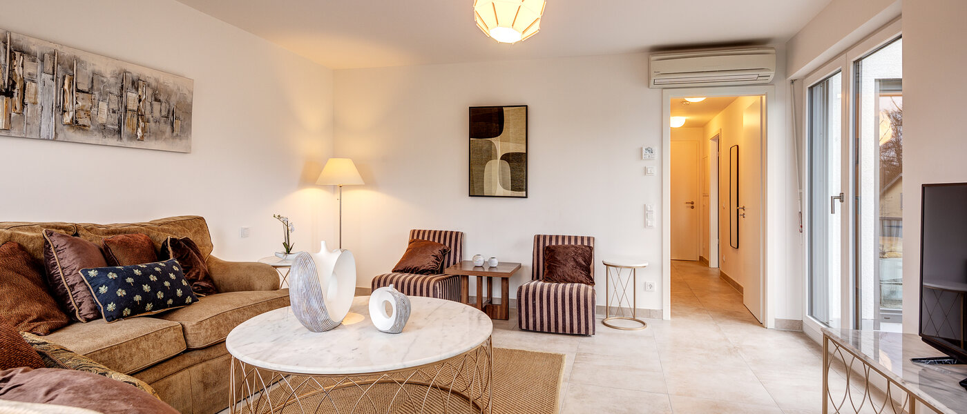 apartment München Arabellapark 03 living area 12726