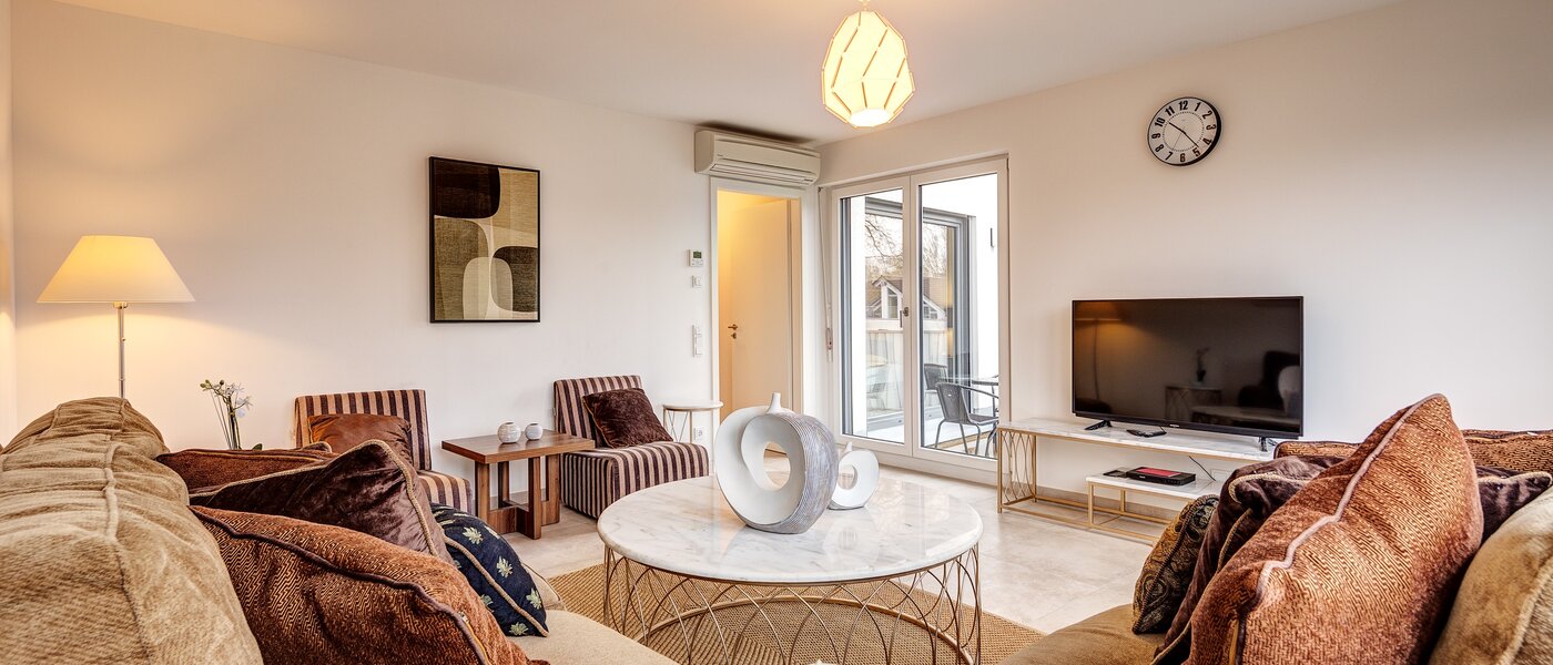 apartment München Arabellapark 04 living area 12726