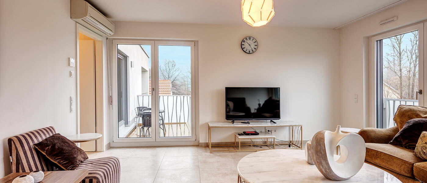 apartment München Arabellapark 05 living area 12726