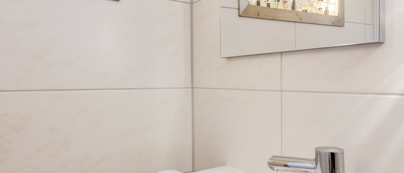 house München Lerchenau 02 guest toilet 12756