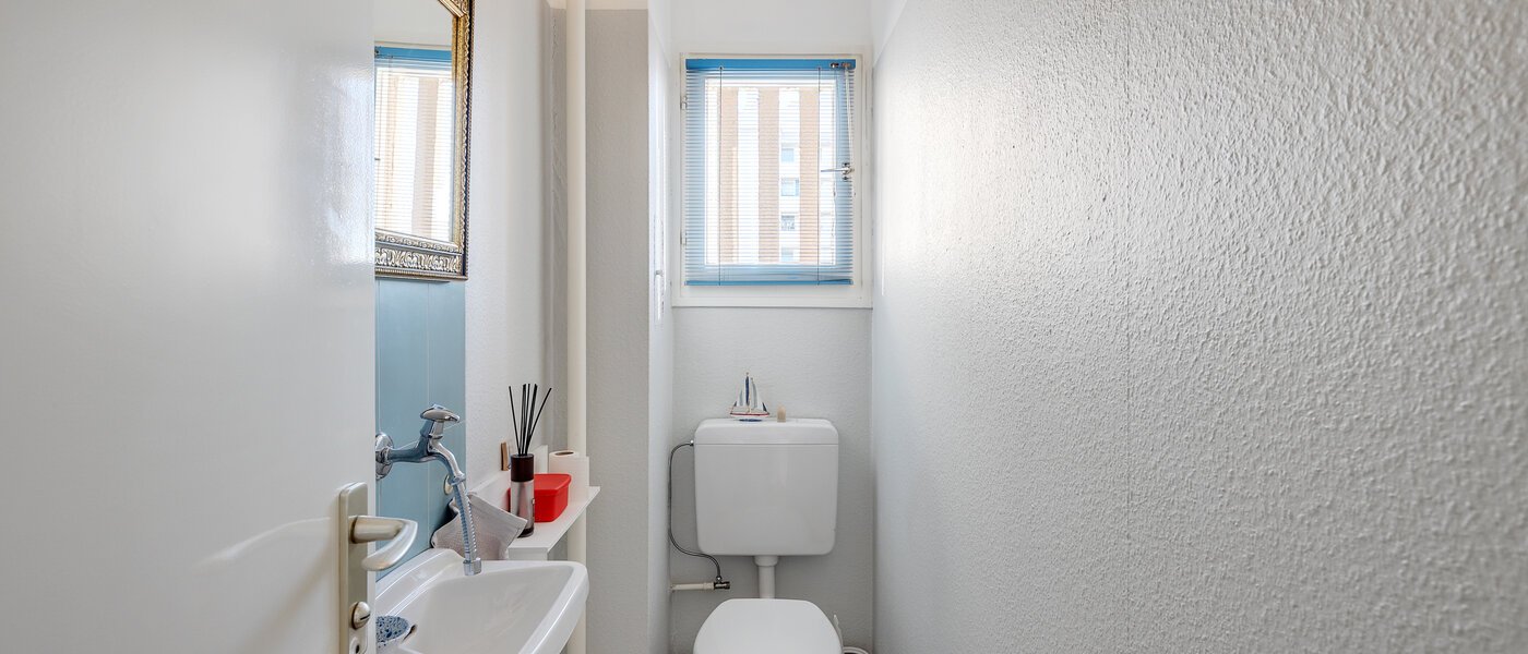 apartment München Johanneskirchen 01 separate toilet 12763