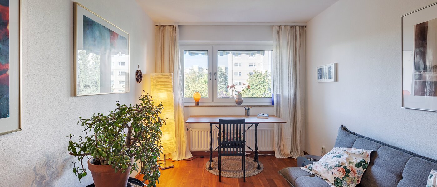 apartment München Johanneskirchen 01 Workspace/Guestroom 12763