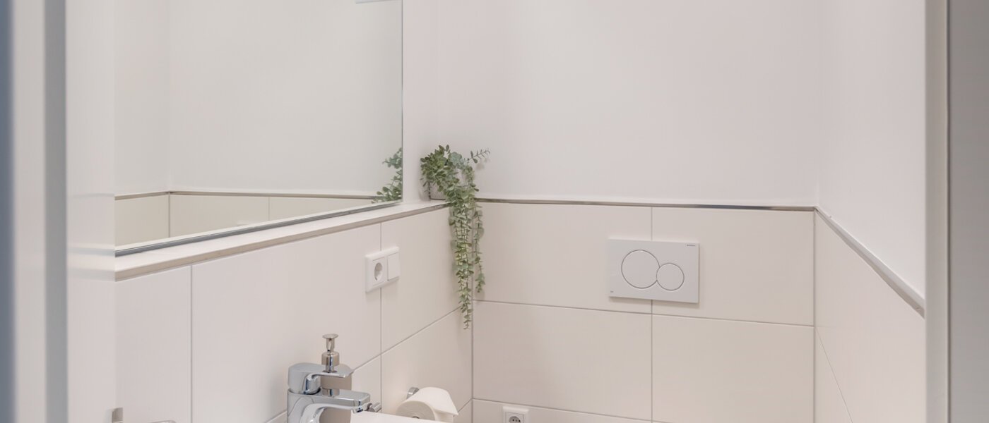 townhouse München Schwabing - Domagkpark 01 guest toilet 12793