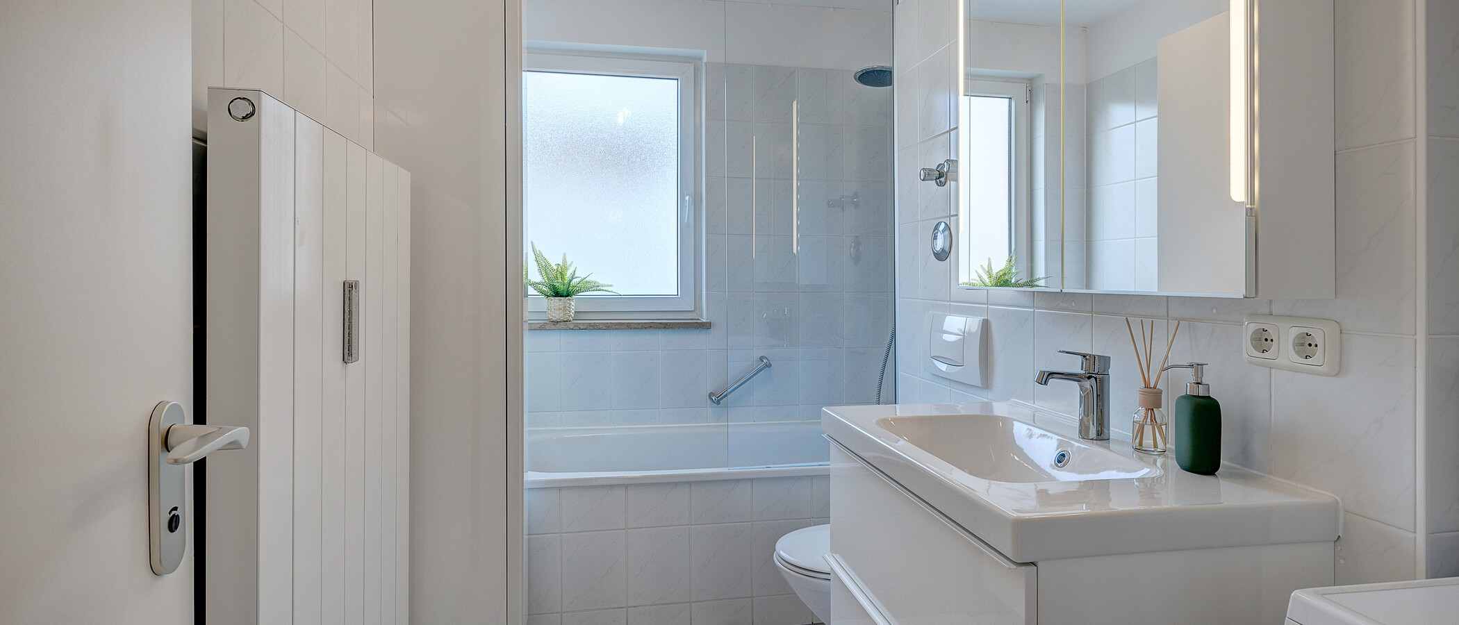 apartment München Moosach 01 bathroom 12800