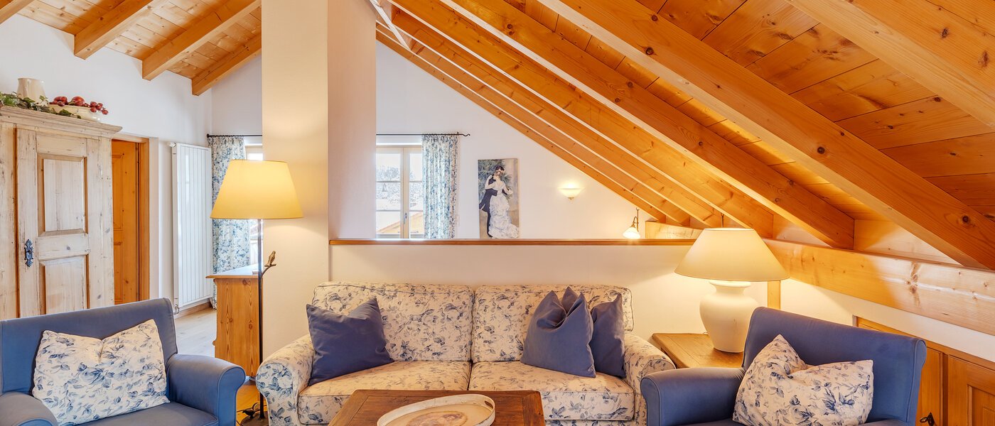 attic apartment Bad Heilbrunn 02 living area 12824