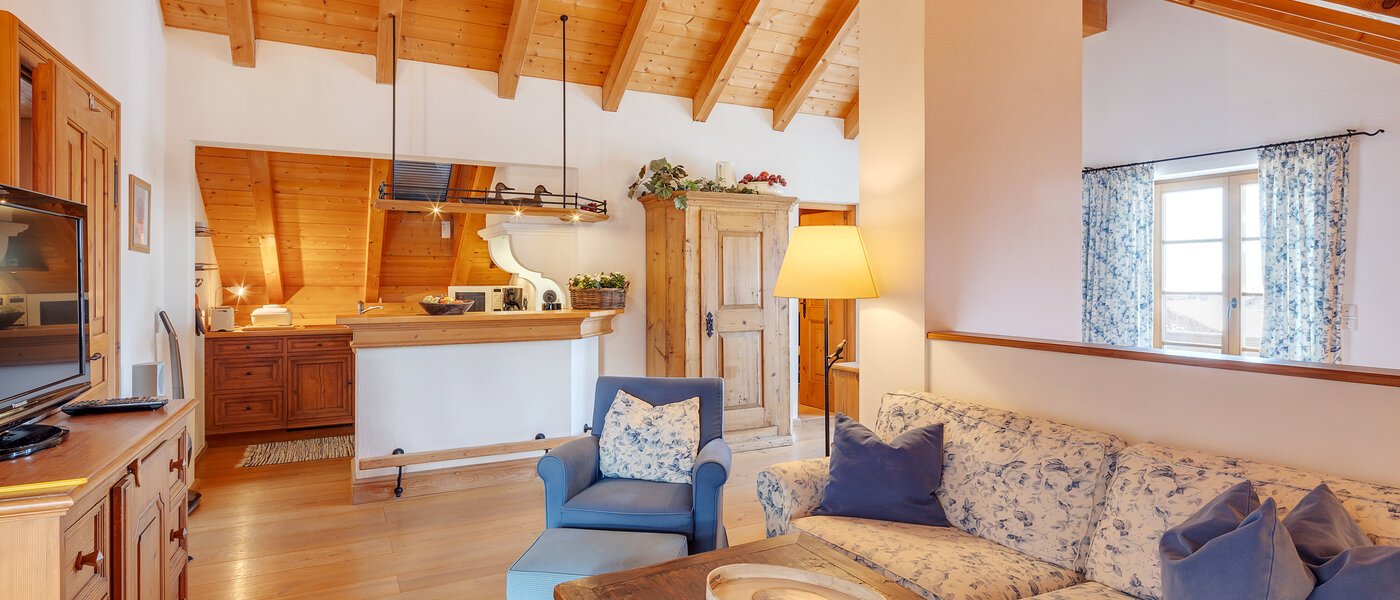 attic apartment Bad Heilbrunn 03 living area 12824