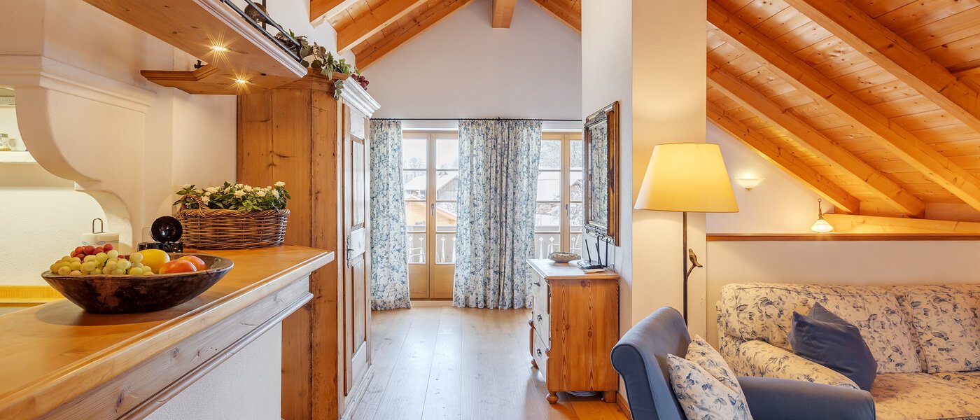 attic apartment Bad Heilbrunn 04 living area 12824