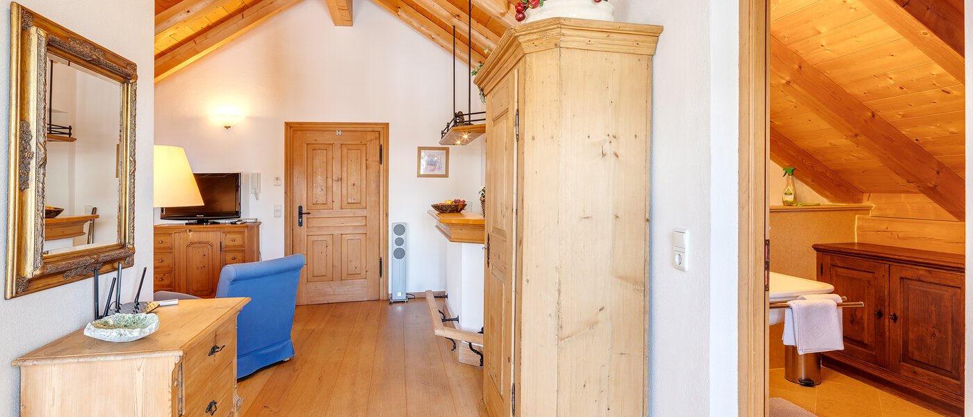 attic apartment Bad Heilbrunn 05 living area 12824