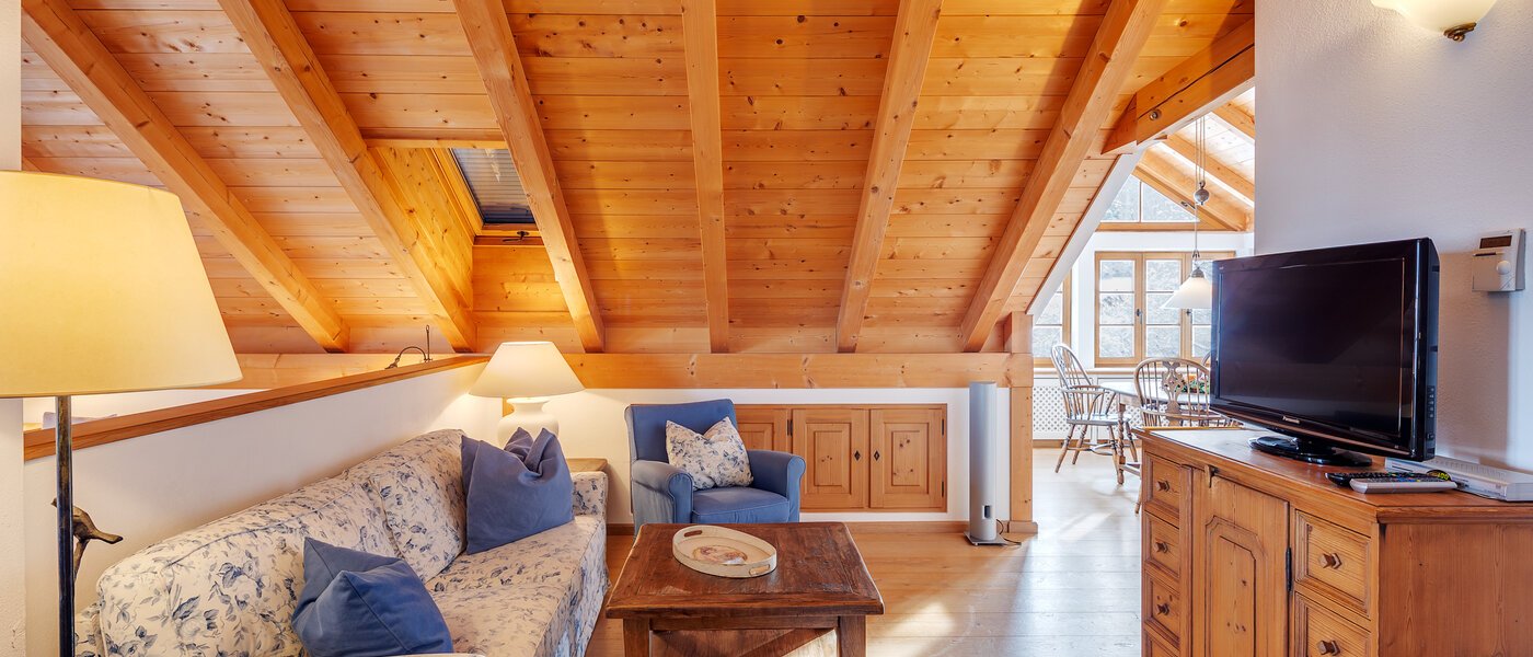 attic apartment Bad Heilbrunn 06 living area 12824