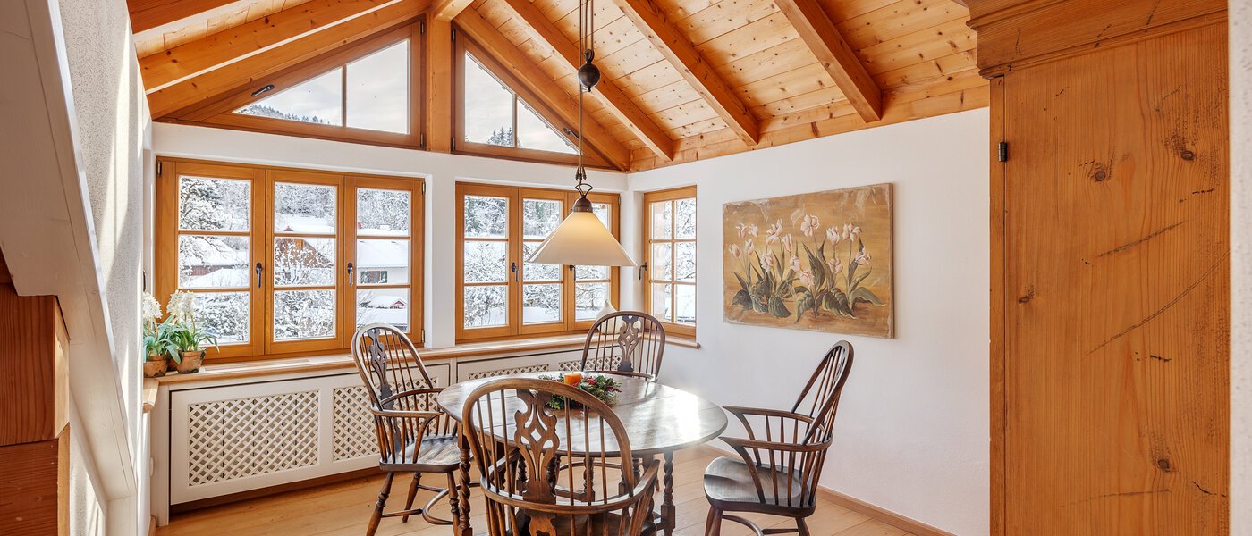 attic apartment Bad Heilbrunn 01 dining area 12824