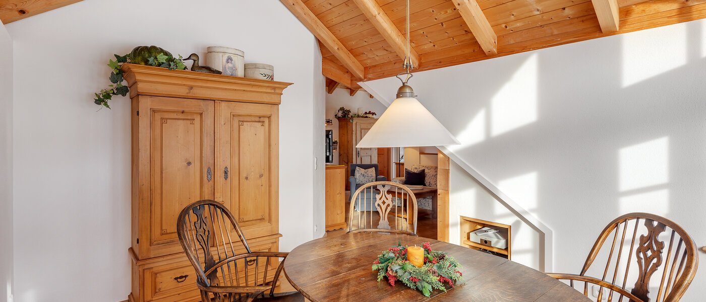 attic apartment Bad Heilbrunn 02 dining area 12824