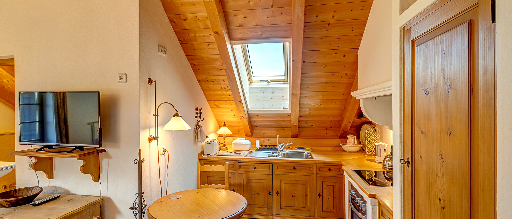 attic apartment Bad Heilbrunn 01 kitchen 12826