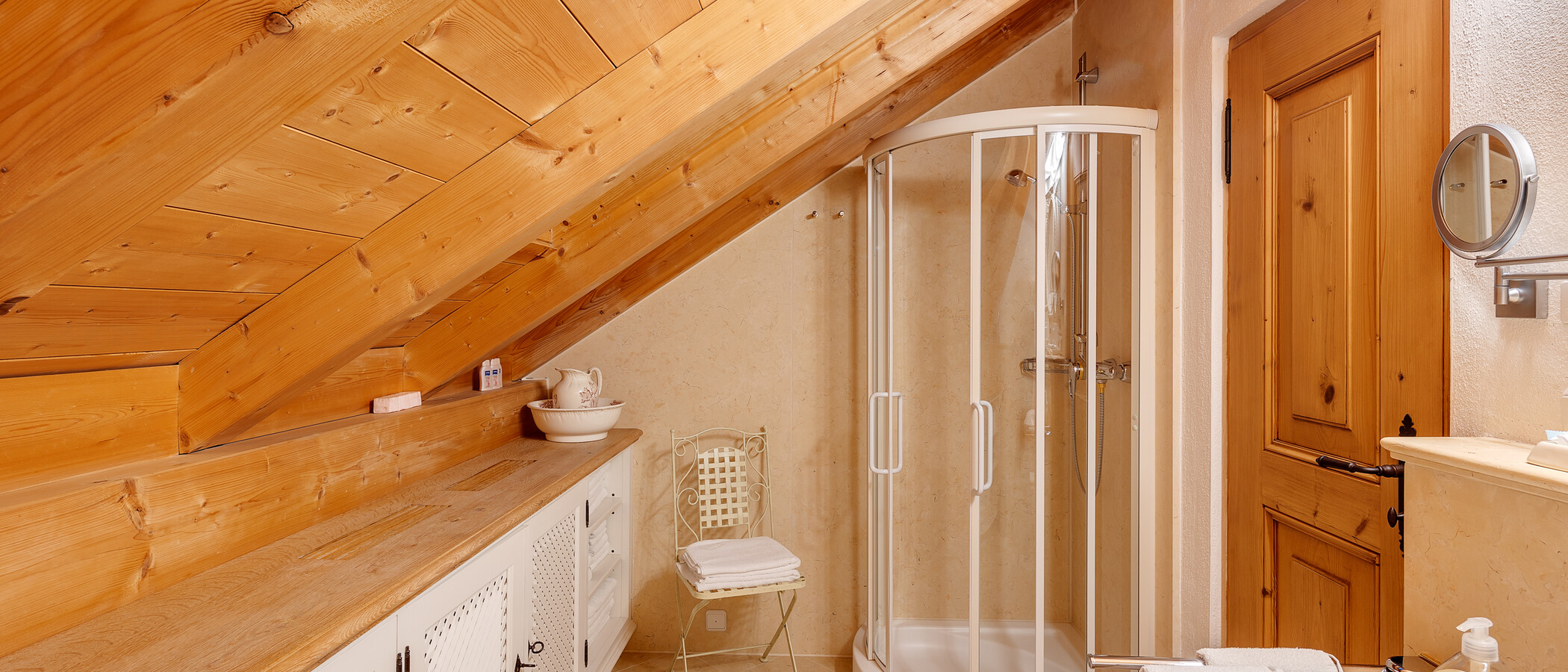 attic apartment Bad Heilbrunn 01 bathroom 12826