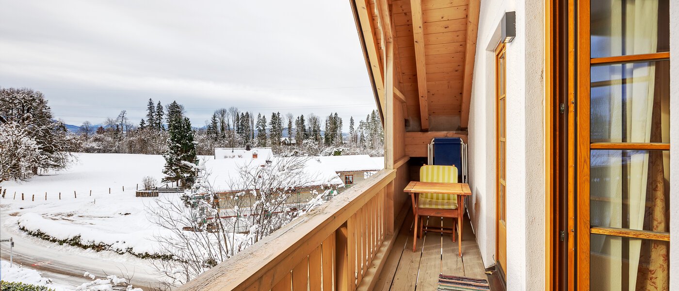 attic apartment Bad Heilbrunn 01 balcony 12826