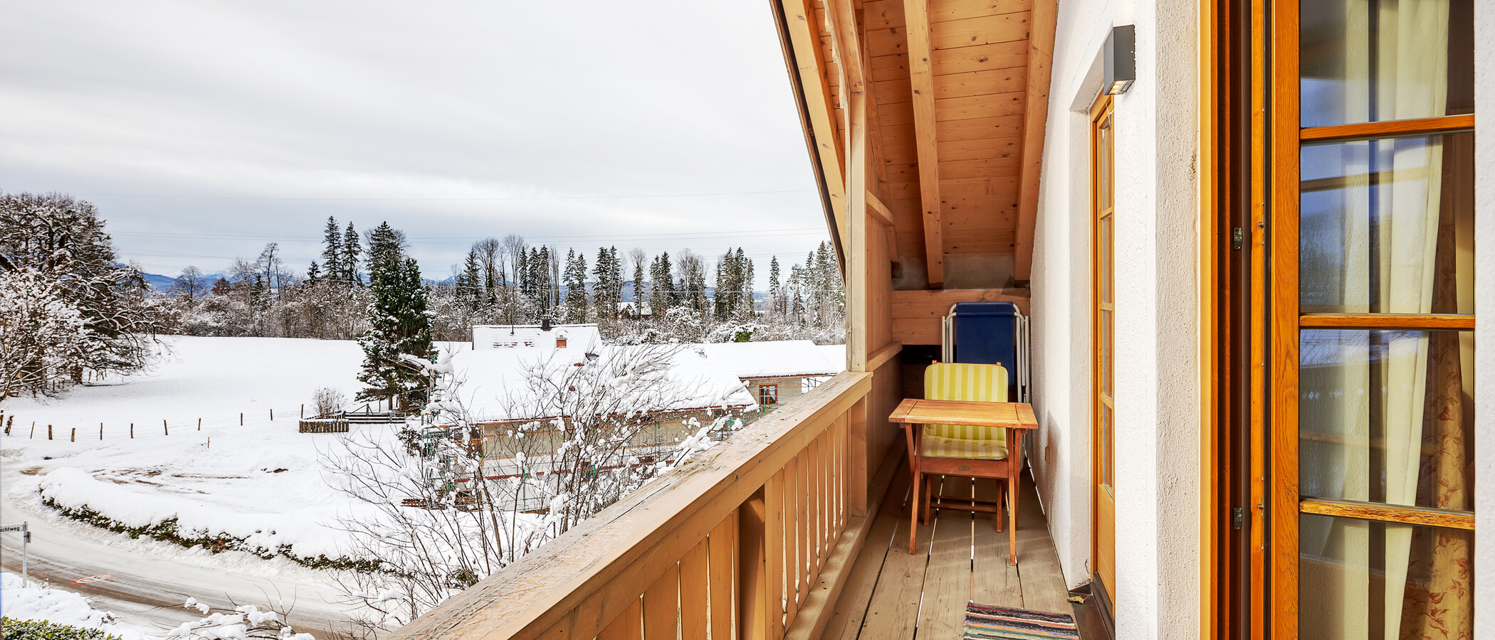attic apartment Bad Heilbrunn 01 balcony 12826