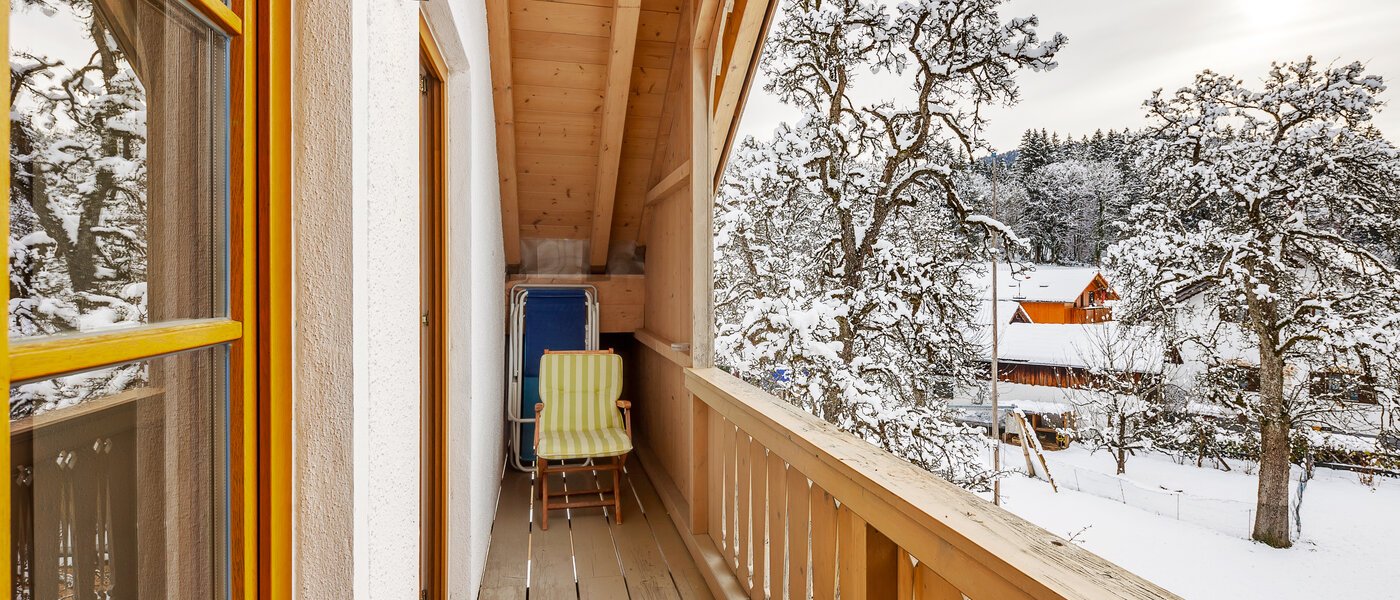 attic apartment Bad Heilbrunn 02 balcony 12826