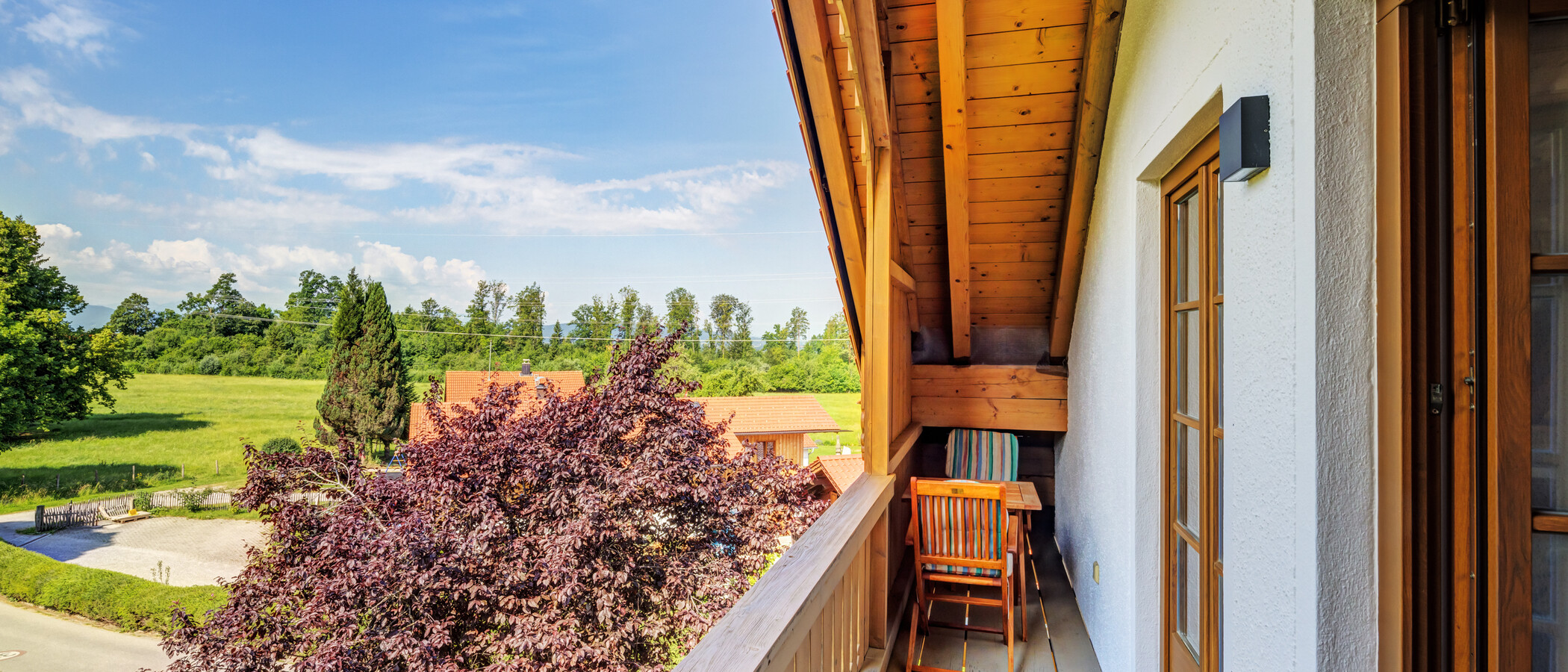 attic apartment Bad Heilbrunn 02 balcony 12826
