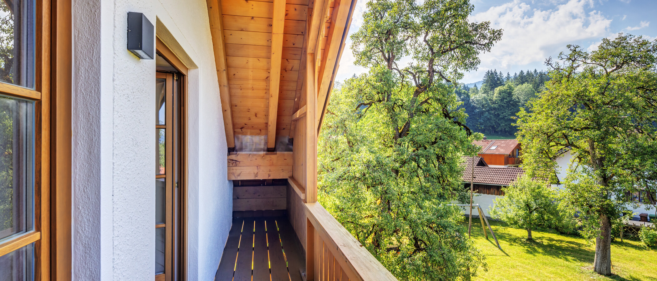 attic apartment Bad Heilbrunn 03 balcony 12826