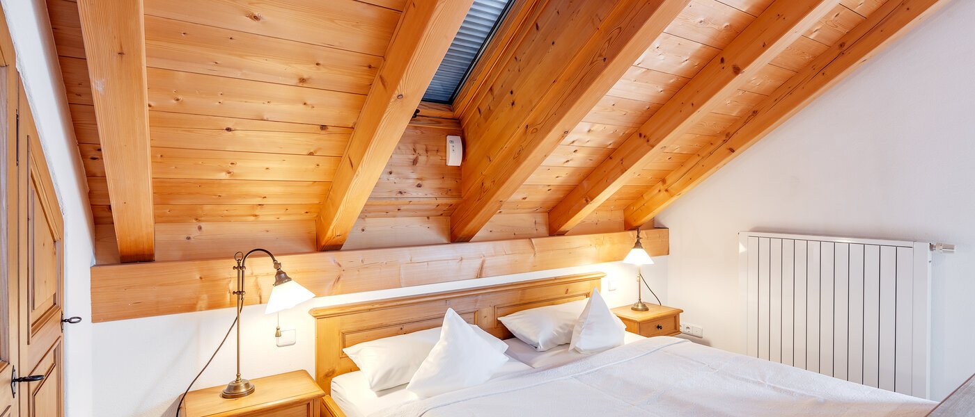 attic apartment Bad Heilbrunn 01 sleeping area 12826