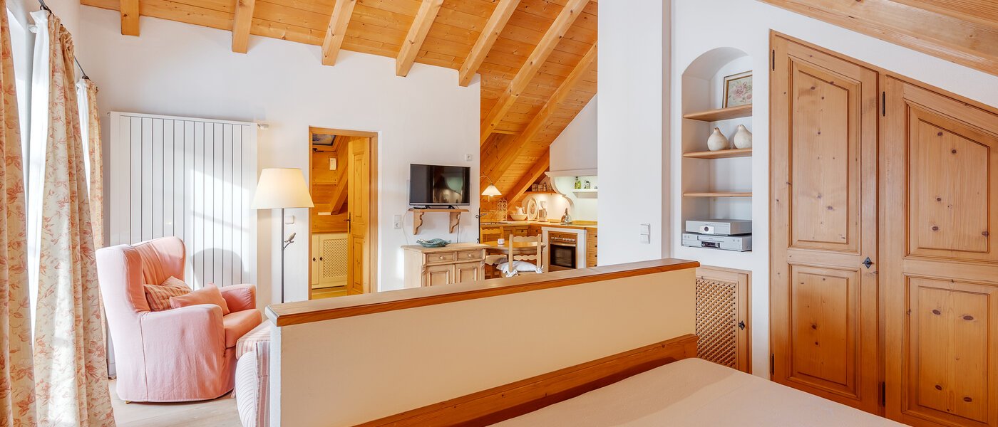 attic apartment Bad Heilbrunn 03 sleeping area 12826