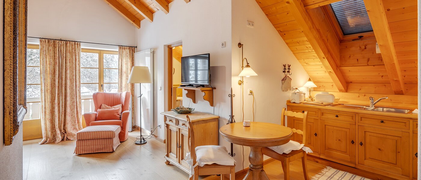 attic apartment Bad Heilbrunn 01 living area 12826