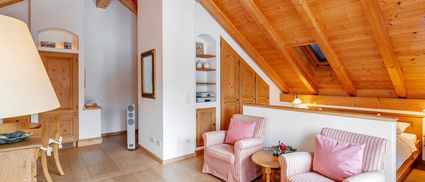 attic apartment Bad Heilbrunn 03 living area 12826