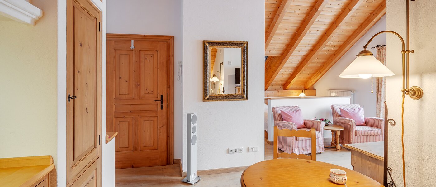 attic apartment Bad Heilbrunn 05 living area 12826