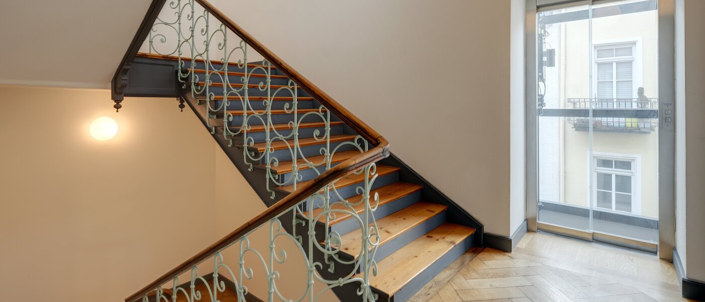 apartment München Nymphenburg 01 staircase 12846