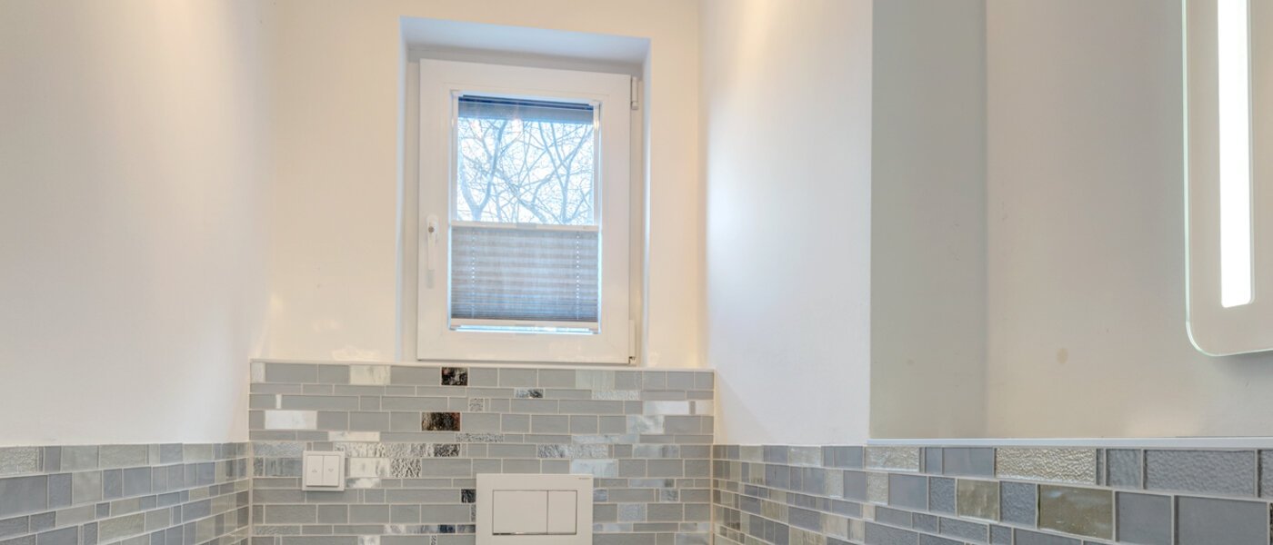 semi-detached house Gilching 01 guest toilet 12856